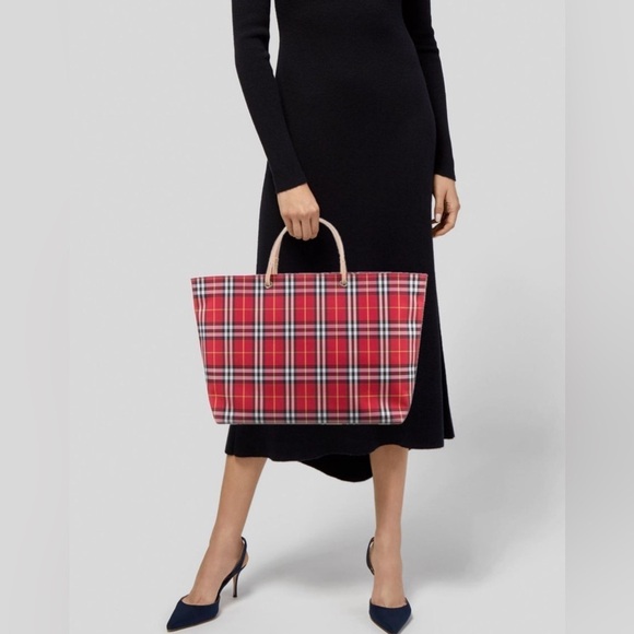 đ¤śSALEđ¤śBURBERRY LONDON Tote red canvas bluelabel antique gold trim leather handle - Picture 1 of 6